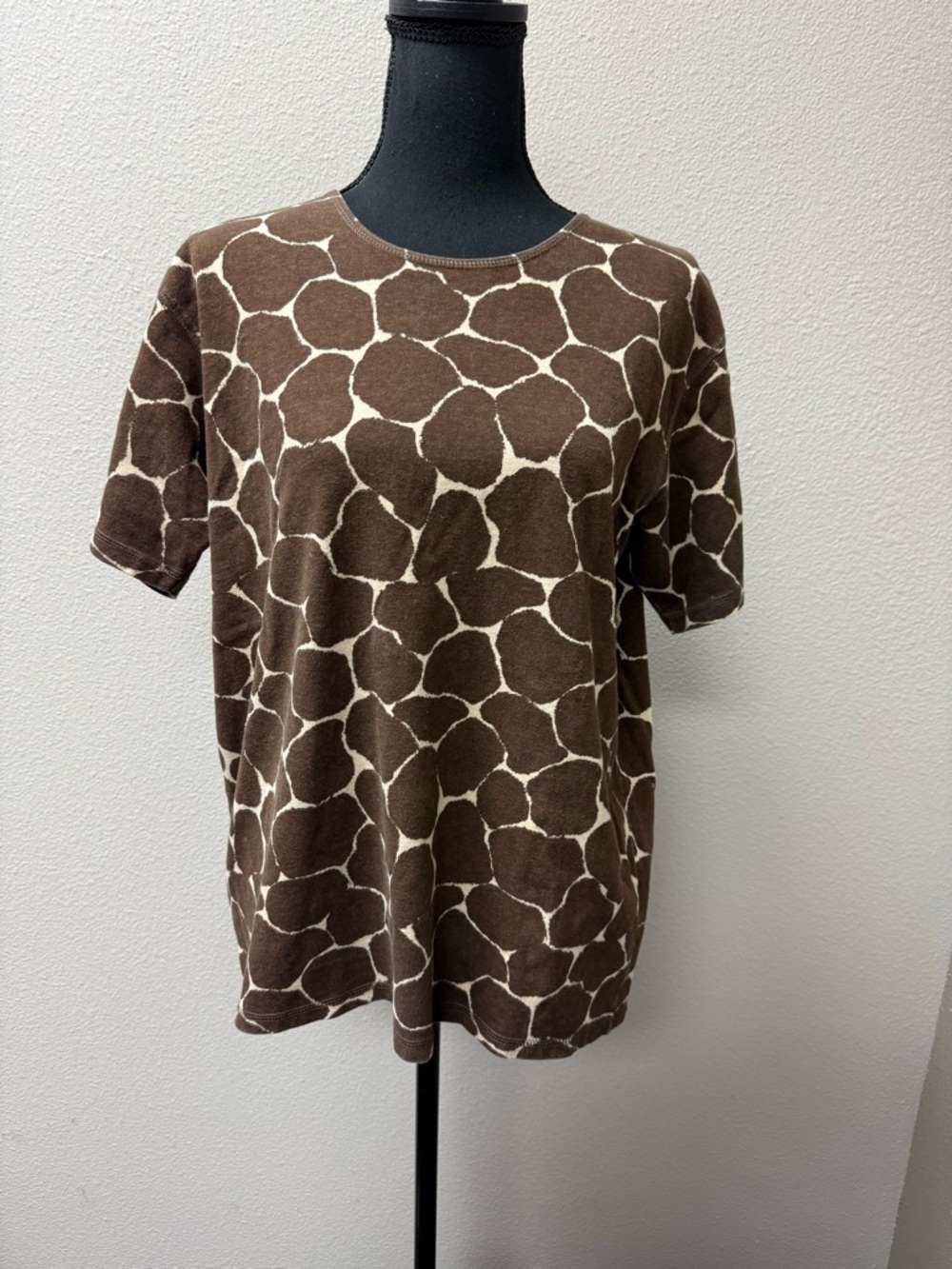 Chaus Brown Giraffe Print Top Large Cotton Short Sleeve Animal Print Casual - Picture 2 of 9